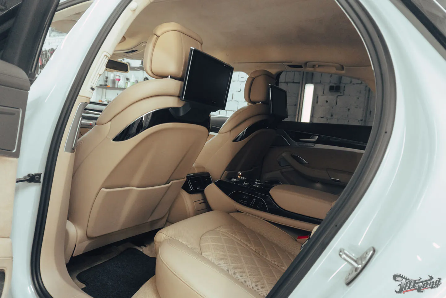 Химчистка салона для Audi S8. Что еще планируется?